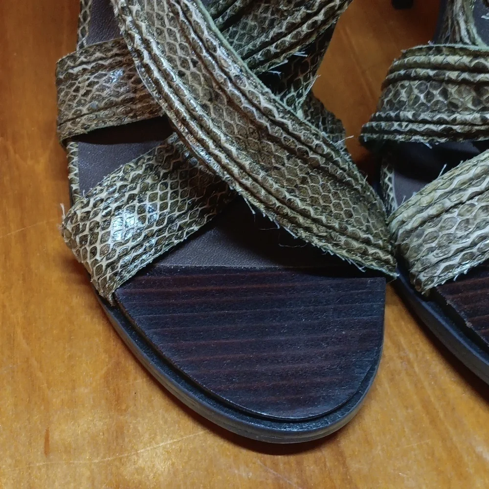 Leon max genuine snakeskin heels size 9.5